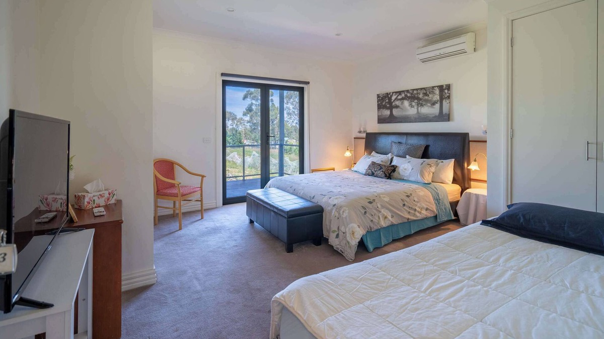 Labertouche House | Rustic Winery Villa | Queen + Single Bed Room3 with En-Suite