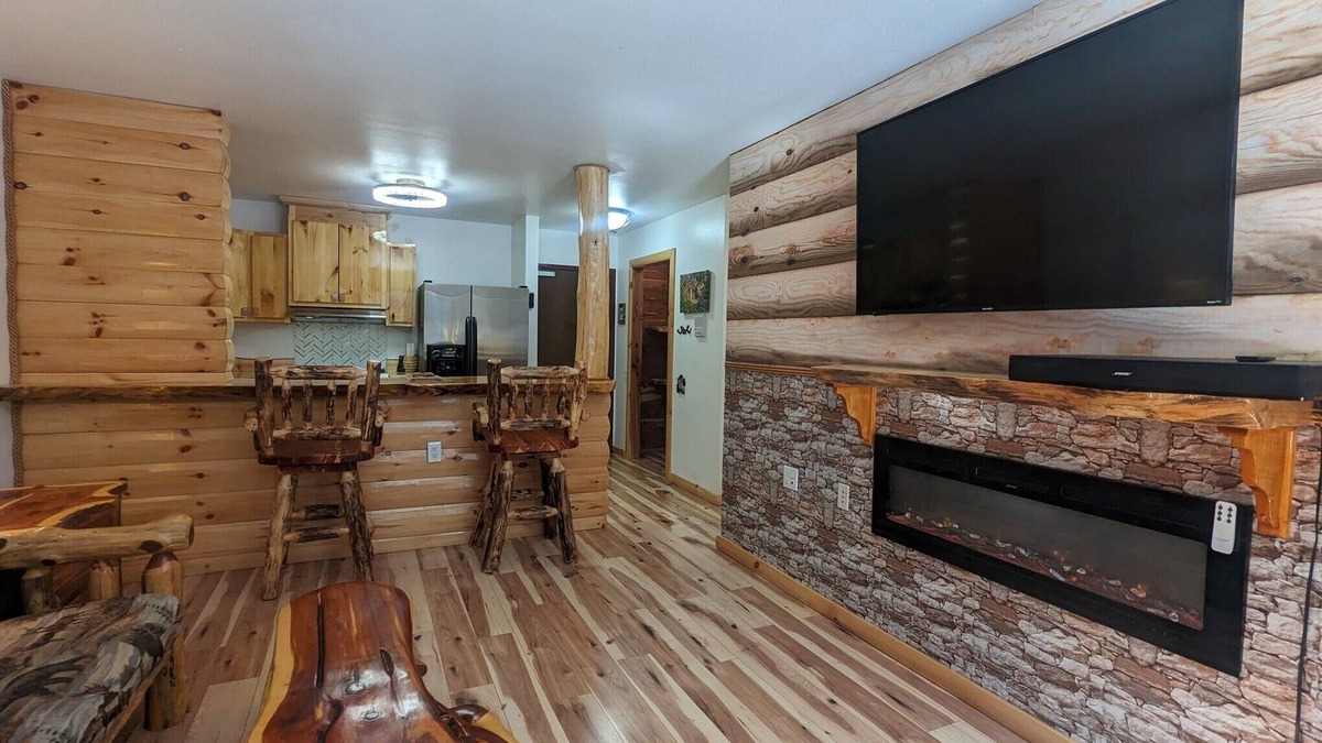 Coloma Apartment | Rustic yet Luxurious Log Cabin apartments