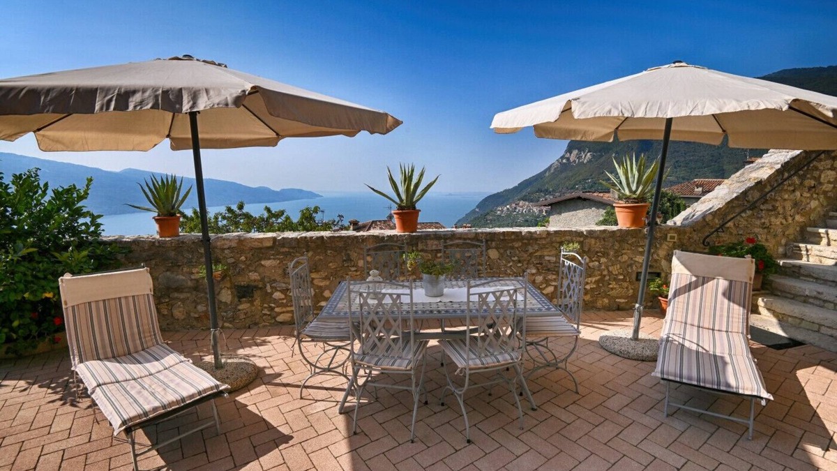 Oldesio Apartment | Rustico Kristi - Theater Home, with marvellous lake view