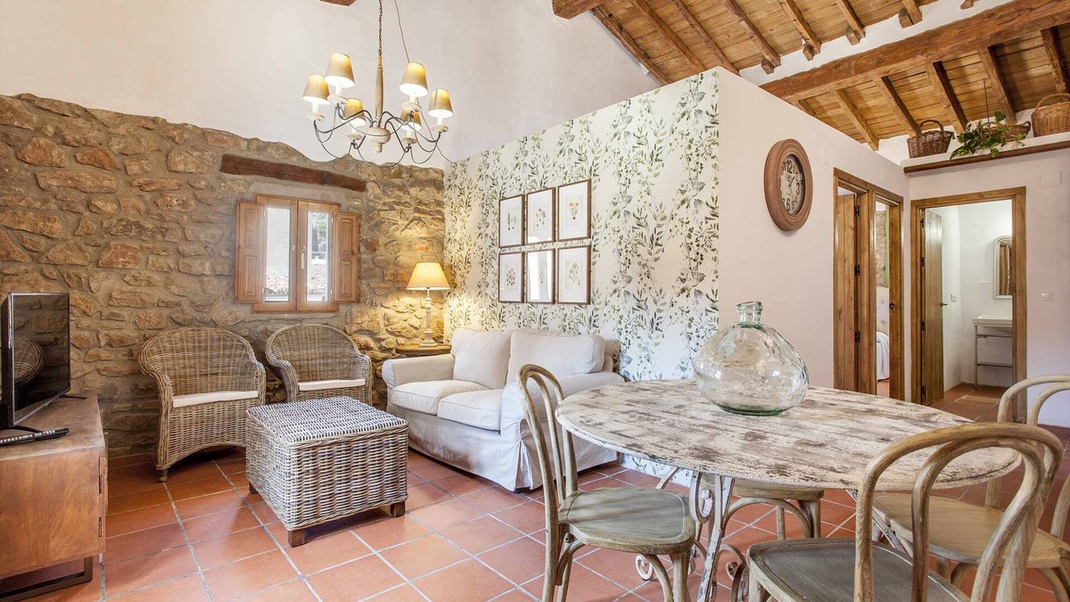 Alpuente Apartment | RUSTIKALPUENTE GIRL SCHOOL