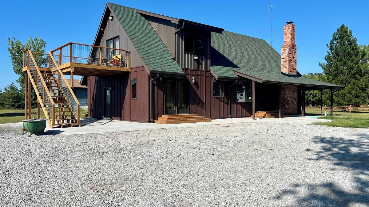 Grand Island Cabin | Rusty Flatts-Countryside Retreat Just Outside Grand Island – Sleeps up to 8