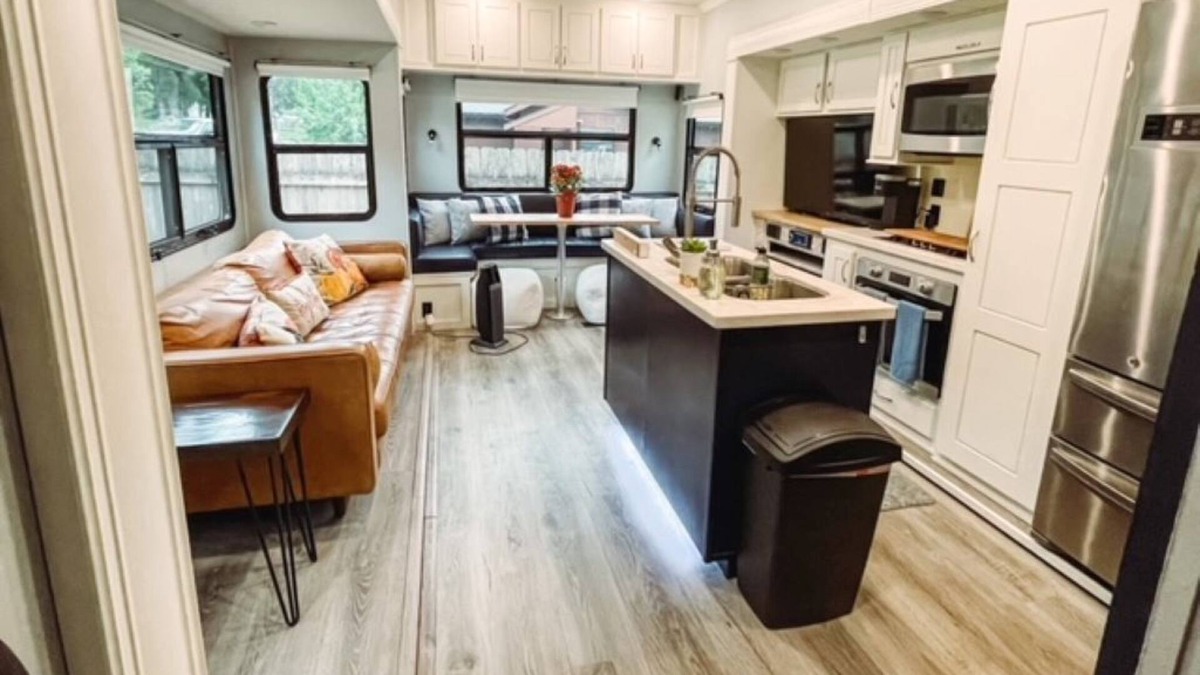 Lakebay House | RV by the lake with hot tub and kayaks