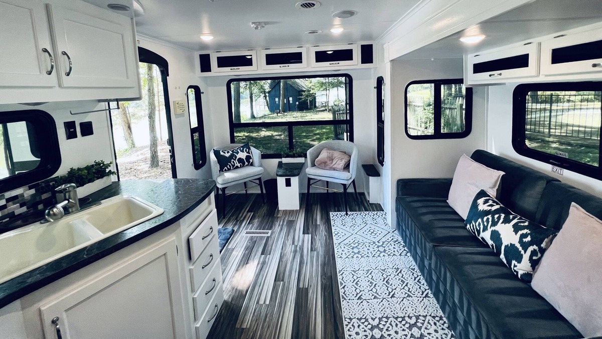 Queenstown House | RV Cinderella Suite, on over 2000 ft. of shoreline