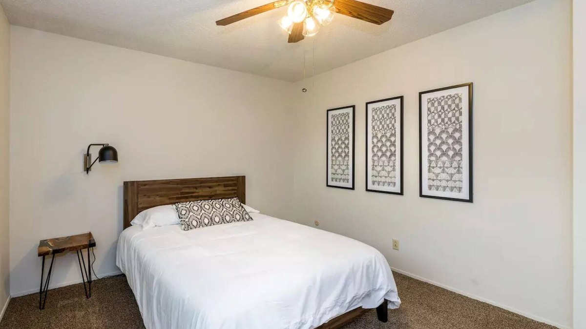 Roosevelt House | RV/Trailer Parking - Simple & Stylish Remodel