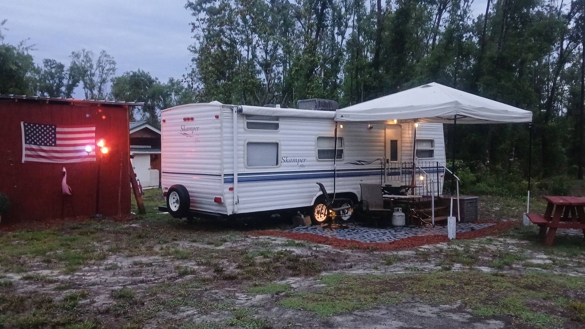 Mayo House | RV with 1full bed 2twin beds and AC WiFi smart TV bathroom outdoor shower house