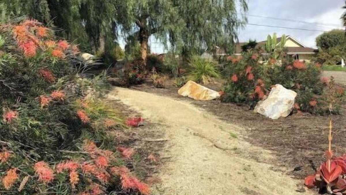 Fire Mountain House | RV with a view, private/1 mile to beautiful beach