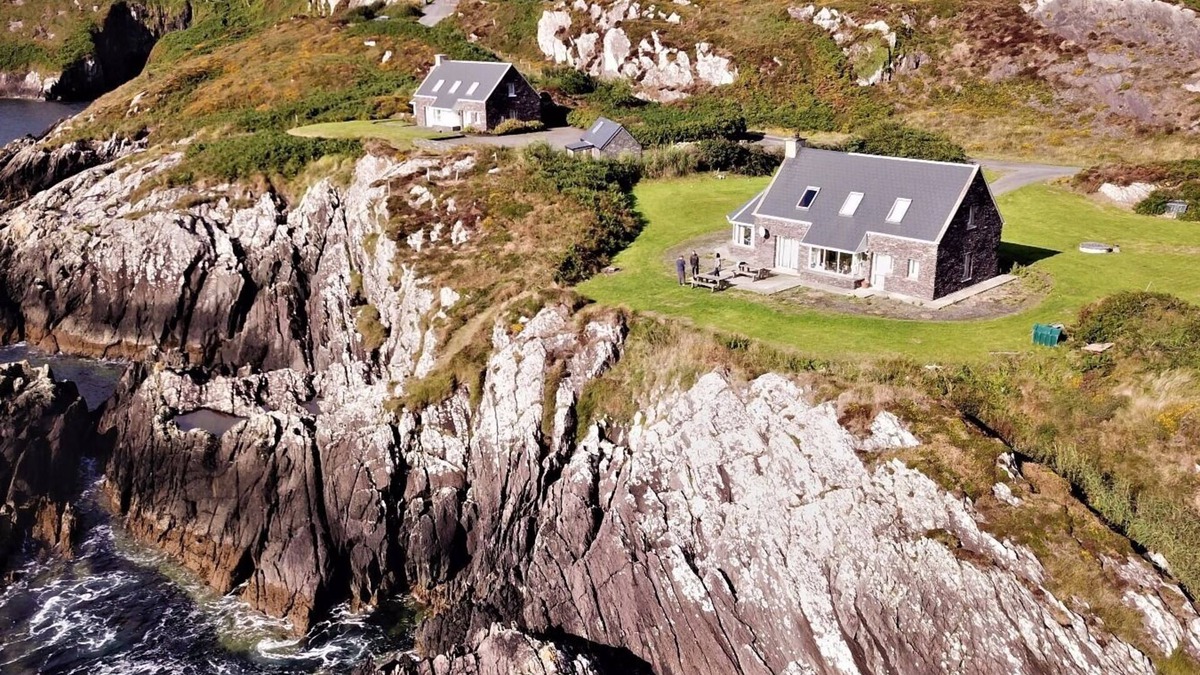 Caherdaniel House | Ryan's Seaside Escape - Entire House on the Ocean