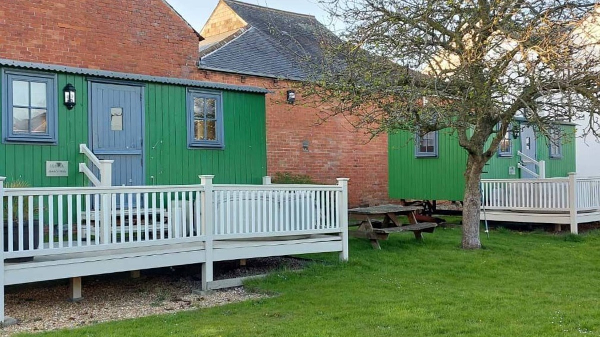 Wigton Cottage | Ryans Retreat, shepherds hut with hot tub and pet friendly close to beach and Hadrian's Wall