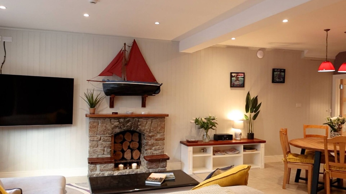 Roundstone Apartment | Ryans Roundstone Retreats Quayside Luxury Apt