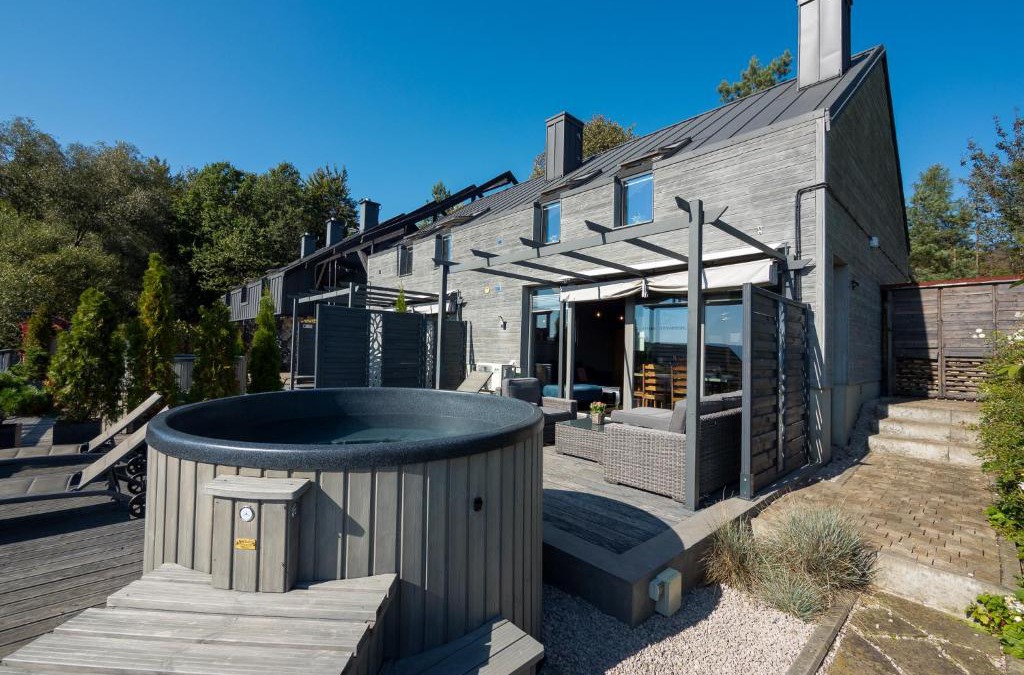 Pcim Apartment | Słoneczny Chełm - Apartamenty w górach, Prywatna sauna jacuzzi balia w cenie, Spa, Grill, Stok narciarski Myślenice, Ścieżki rowerowe, Rzeka Raba, Widok na Tatry