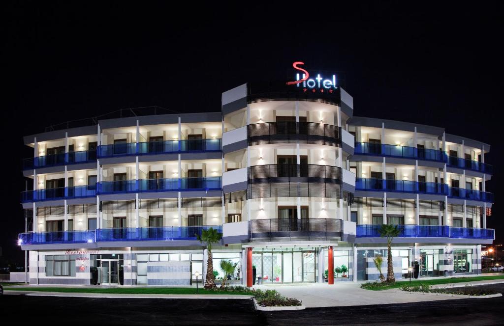 San Giovanni Teatino Hotel | S Hotel