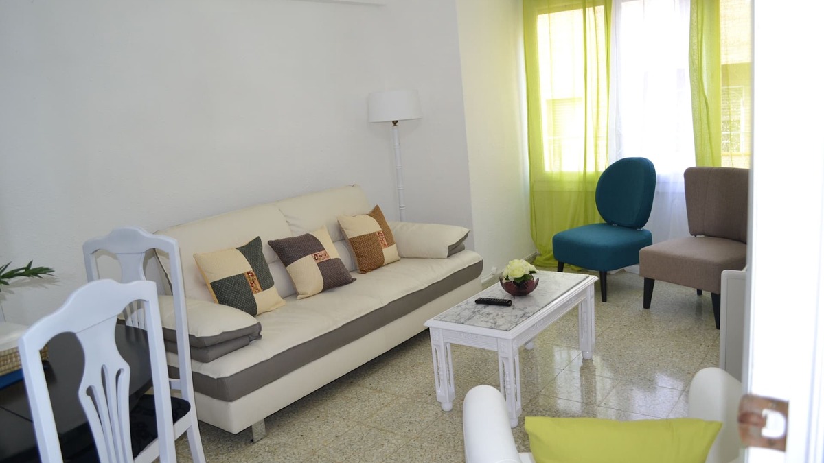 Alicante Apartment | (s2) - Bright modern 3 Bedroom Flat Sleeps 6 City center and beach 10-12 minutes
