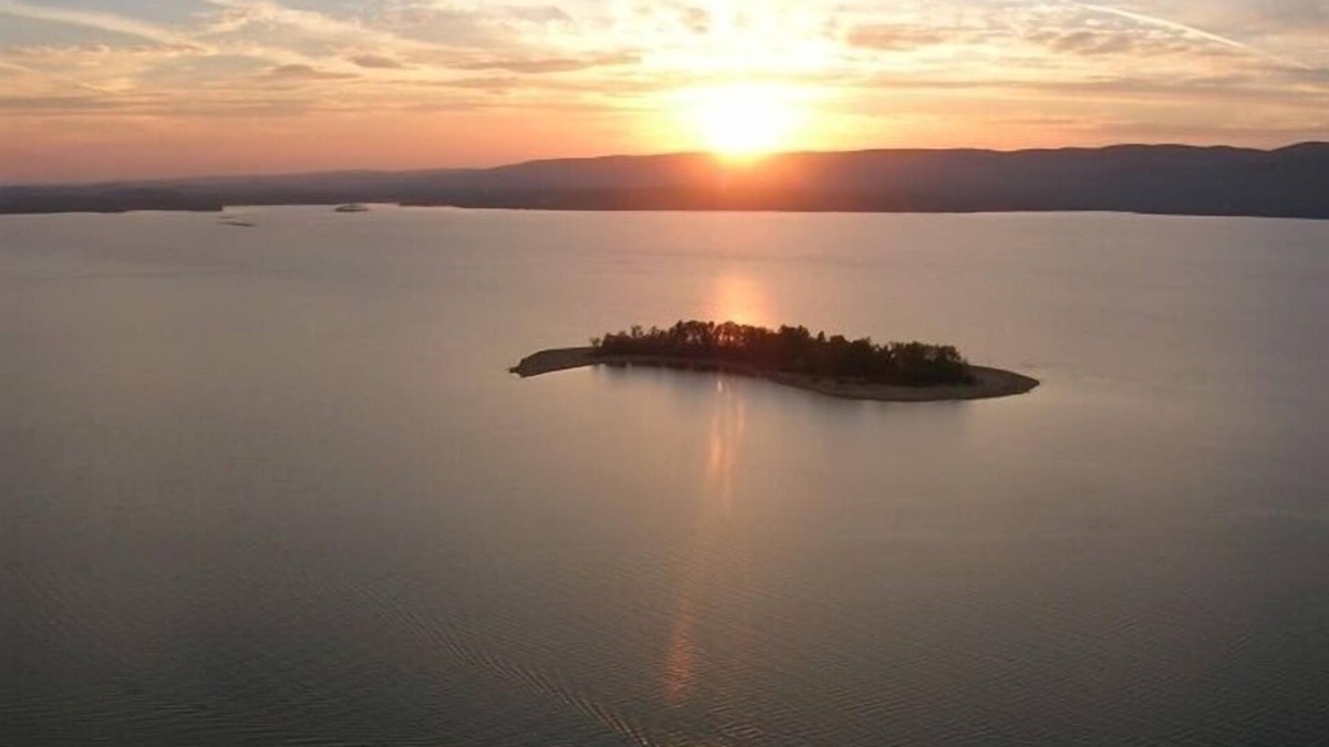 Gloversville House | Sacandaga Lake access, kayaks, private yard, 30 minutes to Saratoga