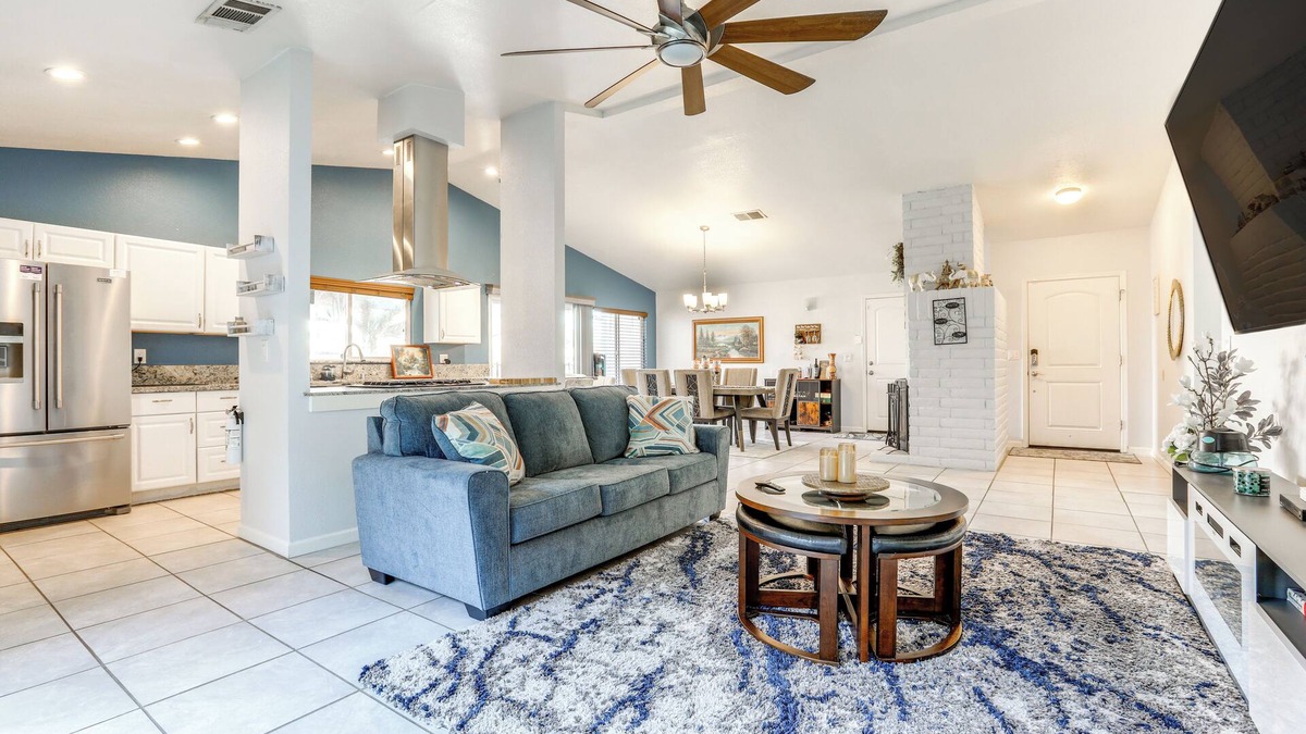 Foothill Farms House | Sacramento Home w/Pool Near Dtwn: Pets Welcome!