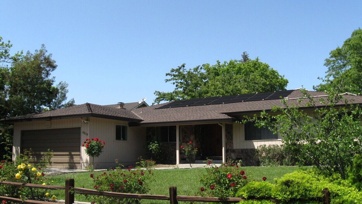 Sacramento House | Sacramento Suburban with Pool