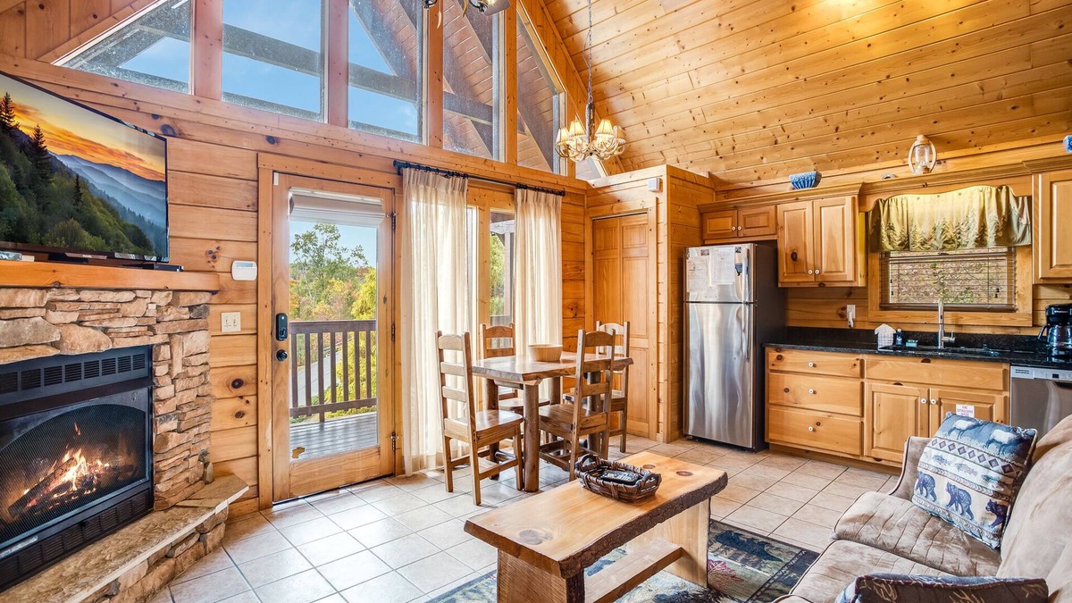 Black Bear Falls Cabin | Saddle Ridge