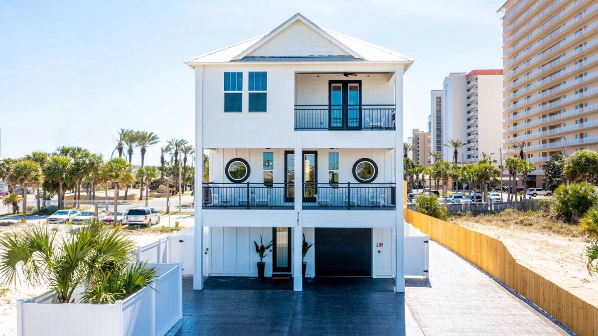 Crescent Beach House | Safari Street Stay - Steps 2 Beach! 2 units for 1 price! Sleep 16!