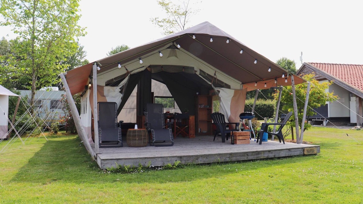 Twijzel House | Safari Tent, Friesland