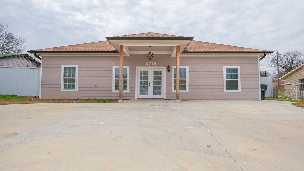 Killeen House | Safari themed 8 bedrooms 3 bath home with 3 - 4 dining areas & grand kitchen
