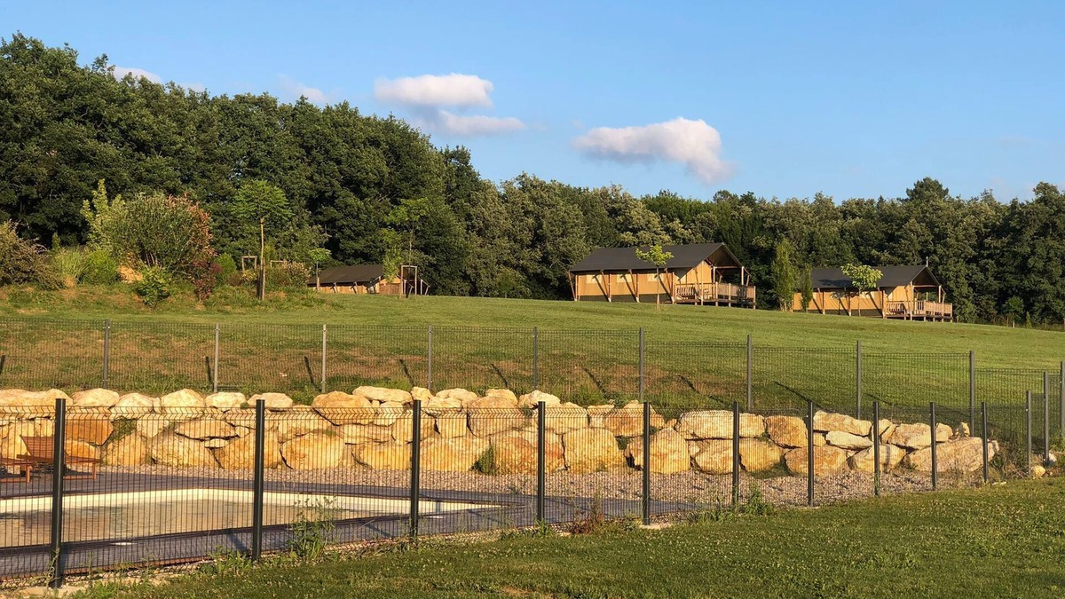 Saint-Cassien Cabin | SafariTent Picvert: lodge toile & bois au plus proche de la nature site familial