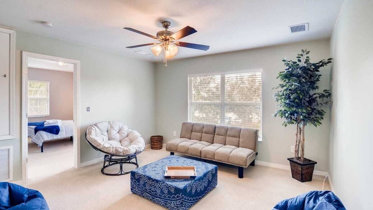 Balm Apartment | Safe + Cable TV + Crib + Deep Clean Parking