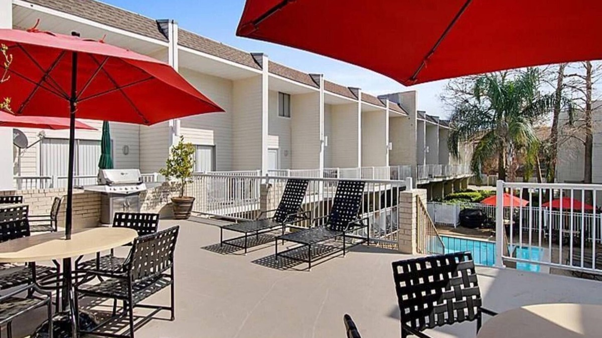 Metairie Condo | SAFE & CENTRALLY LOCATED 3Bed/1.5Ba 9 mins to Hospitals/French Quarter/Superdome