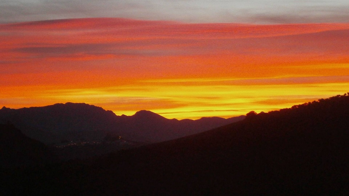 Pruna Apartment | SAFE & SECURE CASA GOYA FAB VIEWS, GLORIOUS SUNSETS & SUNRISES. 4 PERSONS