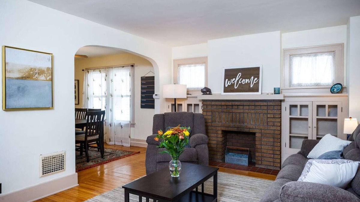 Kenmore Apartment | ☀️ Safe Sunny Spotless ☀️ Deep Cleaned ☀️ Crib