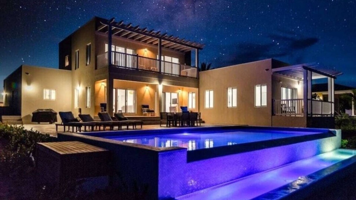 Farmer's Hill House | Saffron House Oceanfront and Direct Beachfront 3 BR 2.5 Bath Home