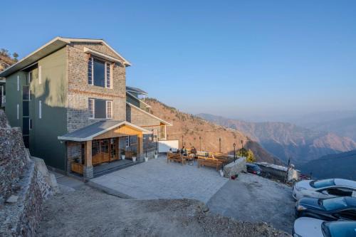 Theog Villa | SaffronStays Alpine blue-6 bhk villa with private deck and valley views from each room