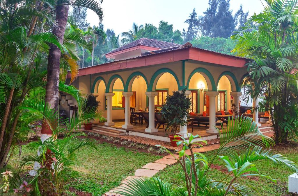 Nagaon Villa | SaffronStays Aquamarina
