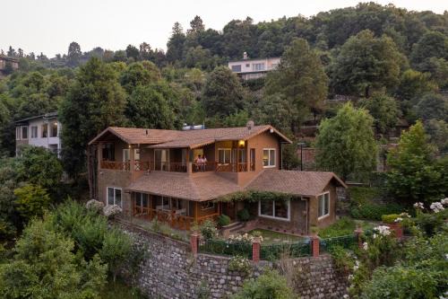Kaul Villa | SaffronStays Plaksha, Mukteshwar