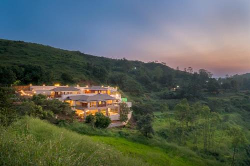Mahabaleshwar Villa | SaffronStays Skyfall