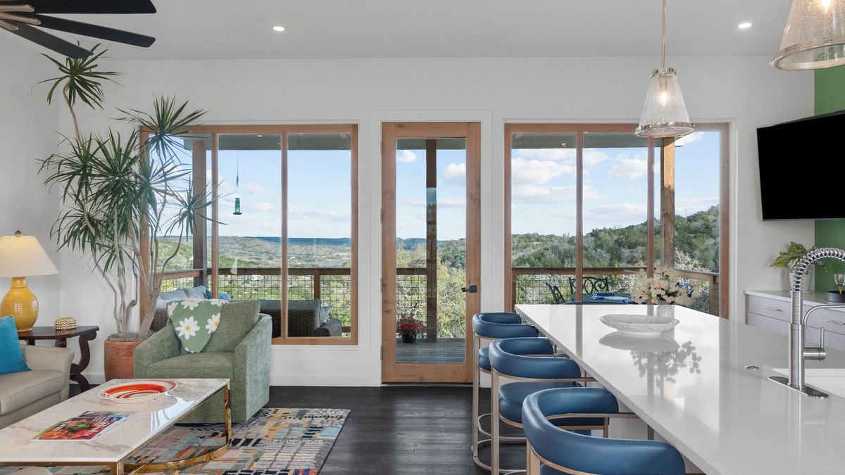 Fredericksburg House | Sage Rock, a beautiful guesthouse in the heart of Fredericksburg wine country.
