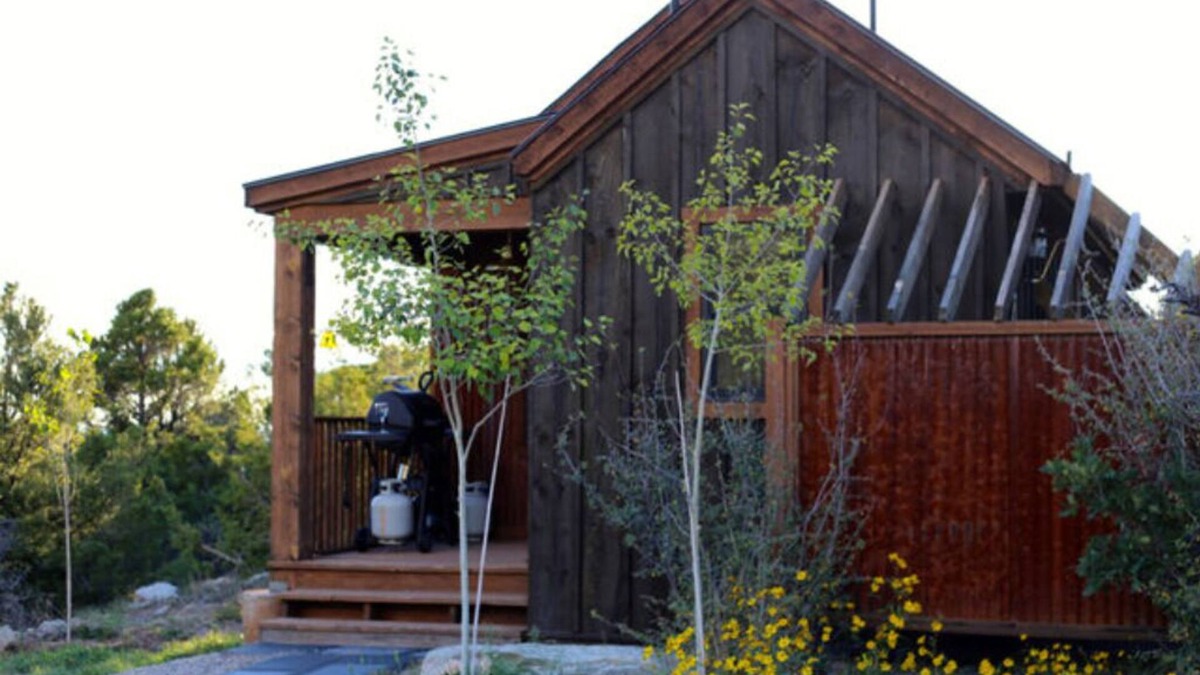 Moab Cabin | Sagewood Cabin @ Whispering Oaks, 20 miles from Moab!