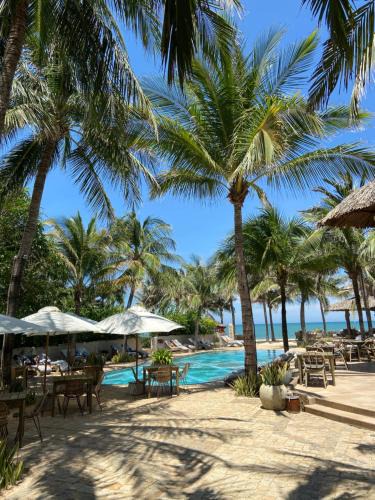 Central Mui Ne Beach Resort | Sailing Club Resort Mui Ne