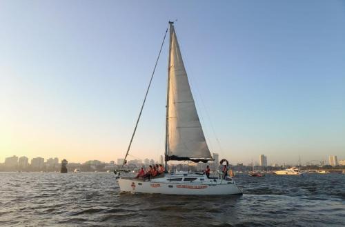 Wellington Pier Boat Rental | Sailing on Luxury Yacht