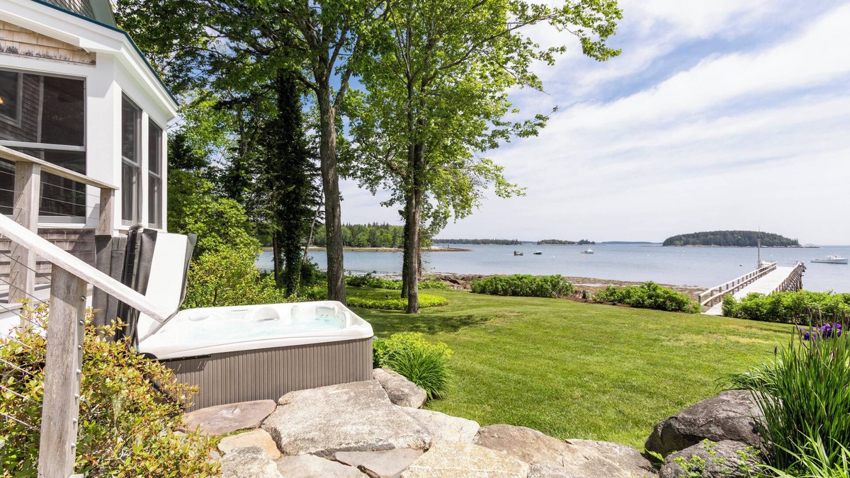 Tenants Harbor House | Sailor's Valentine: Bayfront Home on Private Beach and Hot Tub!