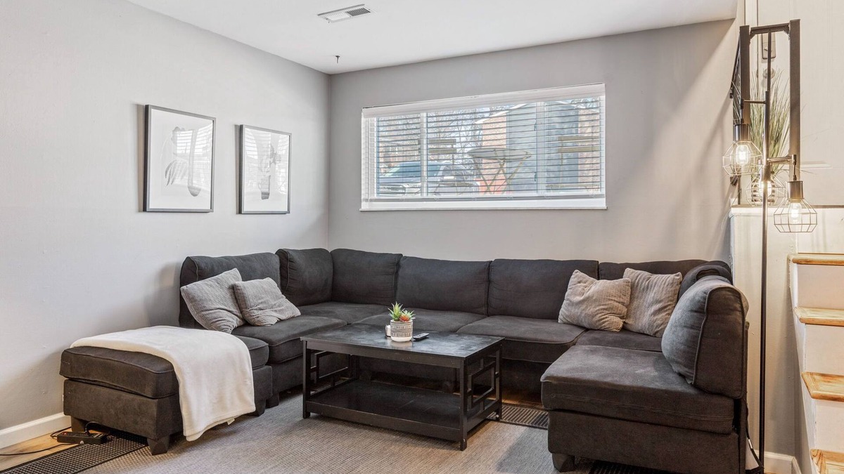 St. Charles House | Saint Charles 2 Bedroom Townhome by StayLage