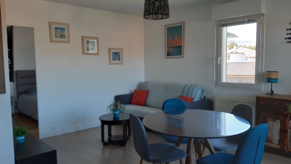 Saint-Jean-de-Luz Apartment | Saint Jean de Luz, T2 in residential area, walking distance to beach and town center,
