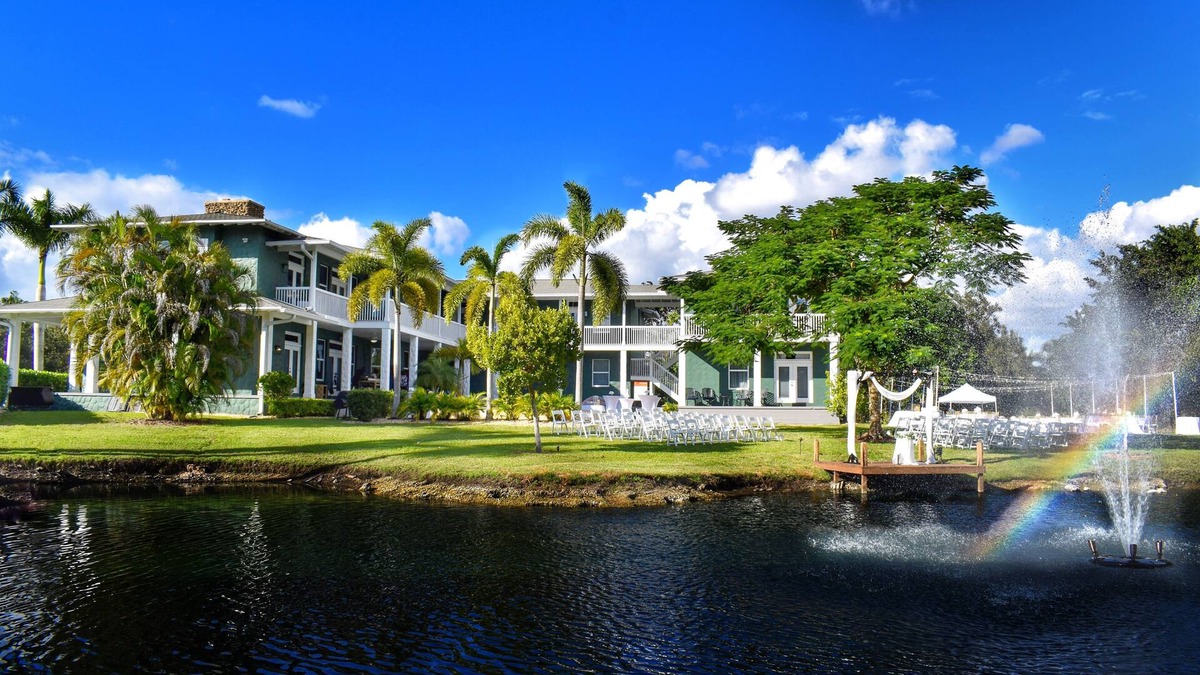 Davie House | Saint Patrick Palace - Wedding-Ready Luxury Estate w/Pool & Guest Cottage