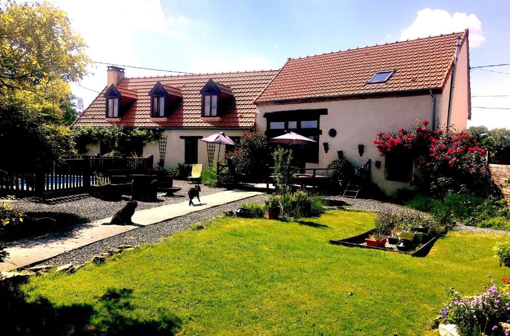 Saint-Saturnin House | Saint-Saturnin 3-Bed Home Sleeps 10 Pool Garden
