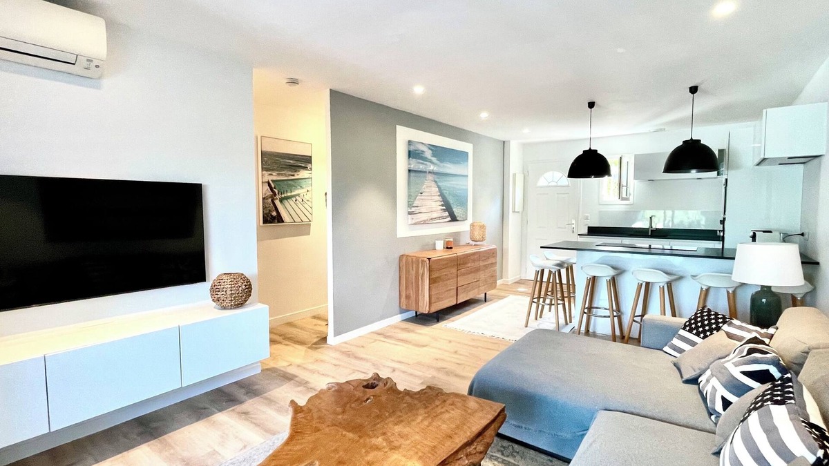 Cote d'Azur- French Riviera House | Saint-Tropez House with garden, 2 bedrooms sleeps 5, beach 50 m.