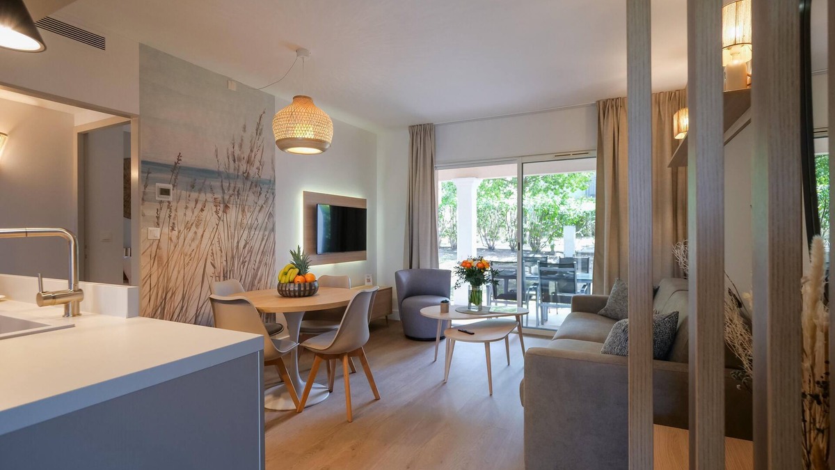 Cote d'Azur- French Riviera Apartment | Saint Tropez - Rêves de Provence 1 renovated apartment Sea and Beach at 150m