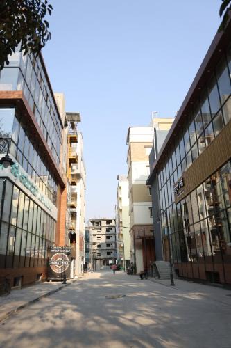 Brookefield Hotel | Sakura Inn and Suites