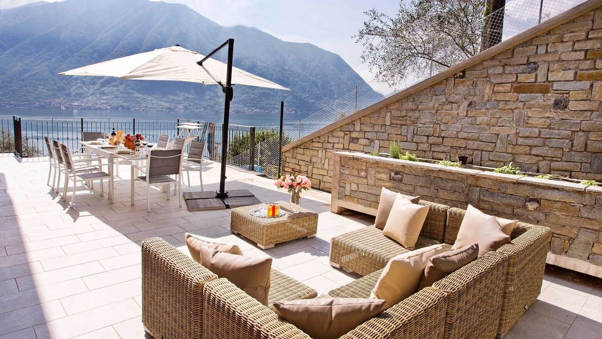 Sala Comacina Apartment | Sala Residence apartment no 5 with spa sleeping 10 by Italian Apartments