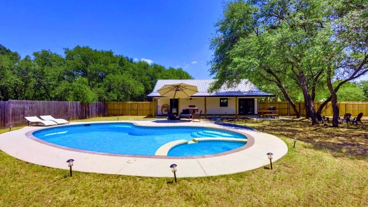 Bell County House | Salado Villa Private Pool, Hot Tub Sleeps 9