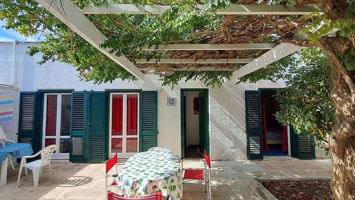 Conca Specchiulla House | Salento/house with two bedrooms and a large patio on the edge of the pine forest