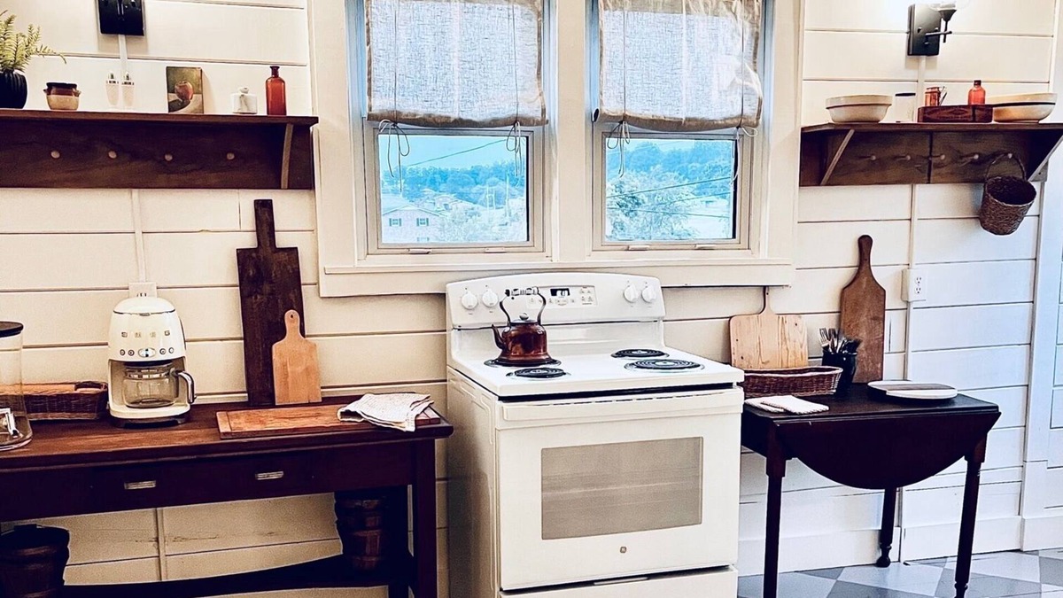 Nickelsville Bed & Breakfast | Sally Pete's Farmhouse