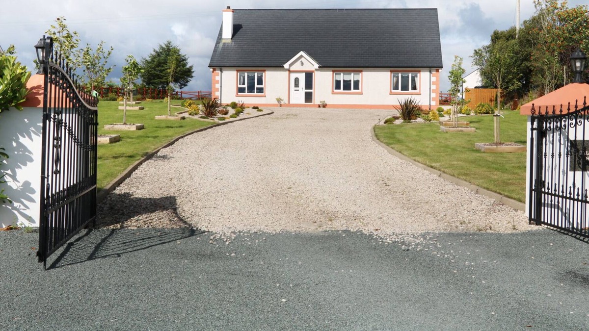 Donegal Cottage | SALLYWOOD HOUSE, pet friendly in Ballybofey, County Donegal